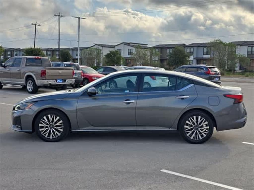 Used 2023 Nissan Altima 2.5 SV Sedan