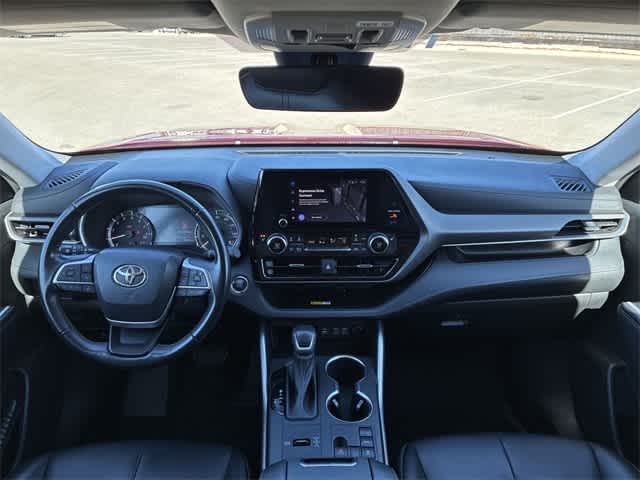 Thumbnail: 2023 Toyota Highlander - 16
