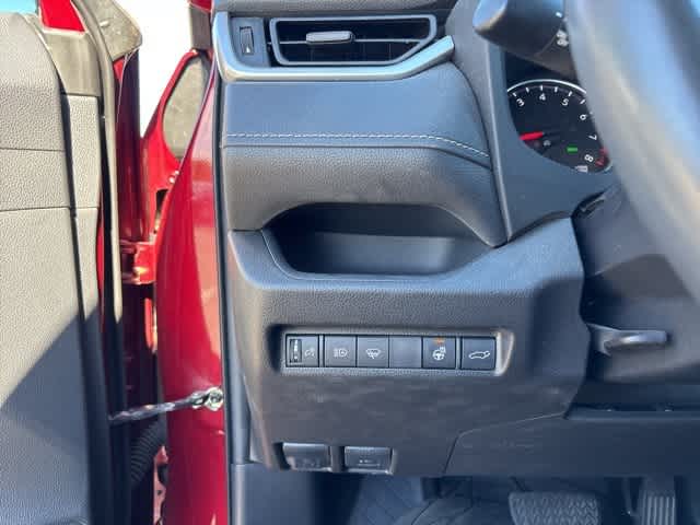 Thumbnail: 2022 Toyota RAV4 - 10