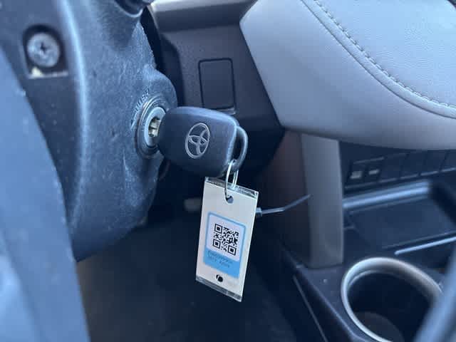 Thumbnail: 2013 Toyota RAV4 - 22