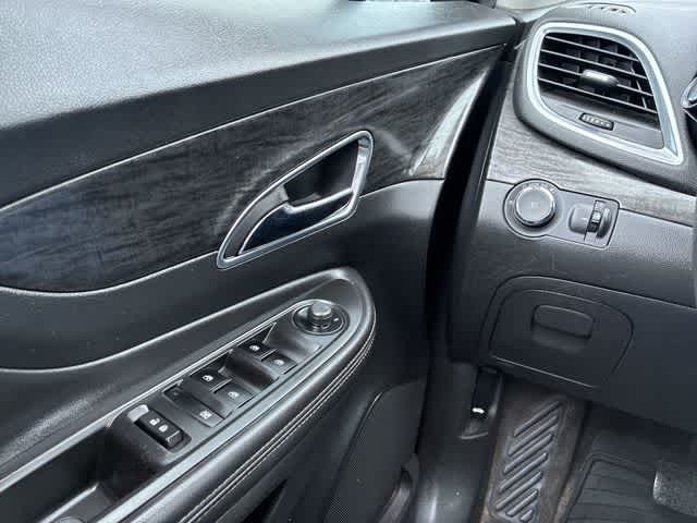Thumbnail: 2014 Buick Encore - 37