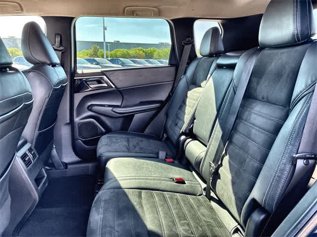 Thumbnail: 2023 Mitsubishi Outlander - 20