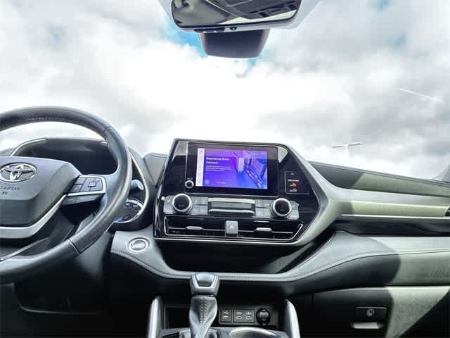 Thumbnail: 2023 Toyota Highlander - 30