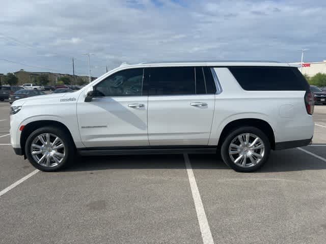 2023 Chevrolet Suburban High Country photo 2