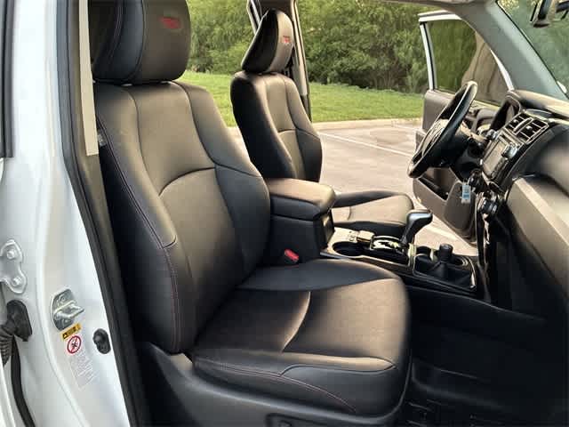 Thumbnail: 2019 Toyota 4Runner - 23