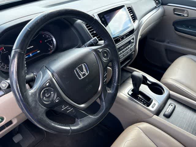 Thumbnail: 2017 Honda Pilot - 9
