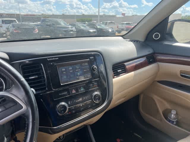Thumbnail: 2015 Mitsubishi Outlander - 19