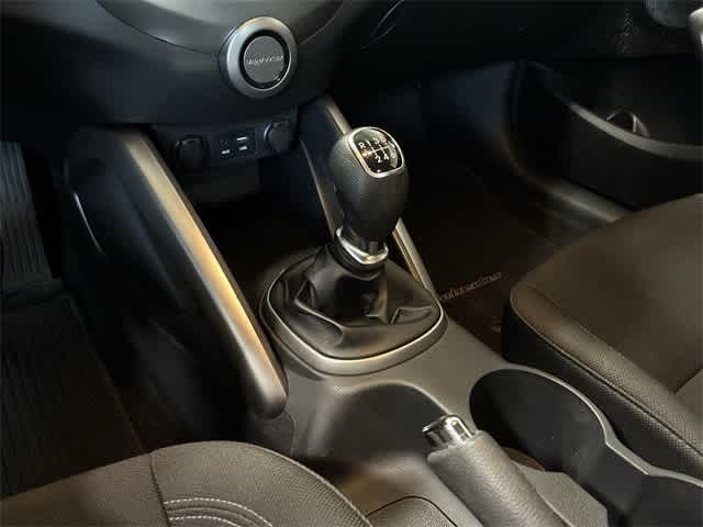Thumbnail: 2016 Hyundai Veloster - 33