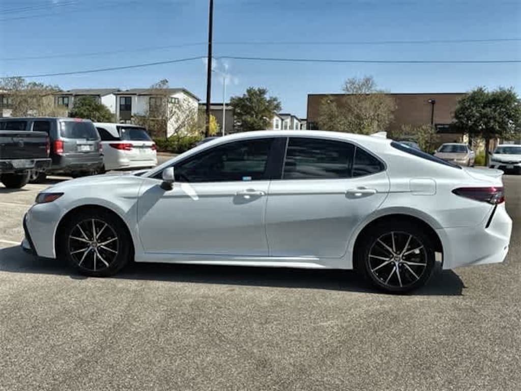Used 2022 Toyota Camry SE Sedan