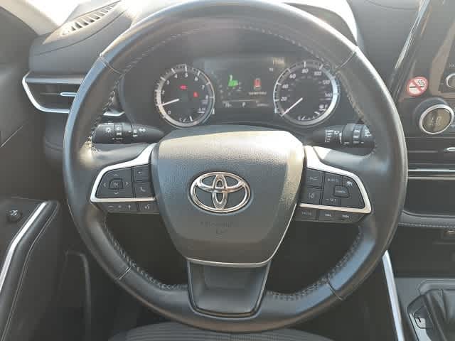 Thumbnail: 2023 Toyota Highlander - 15