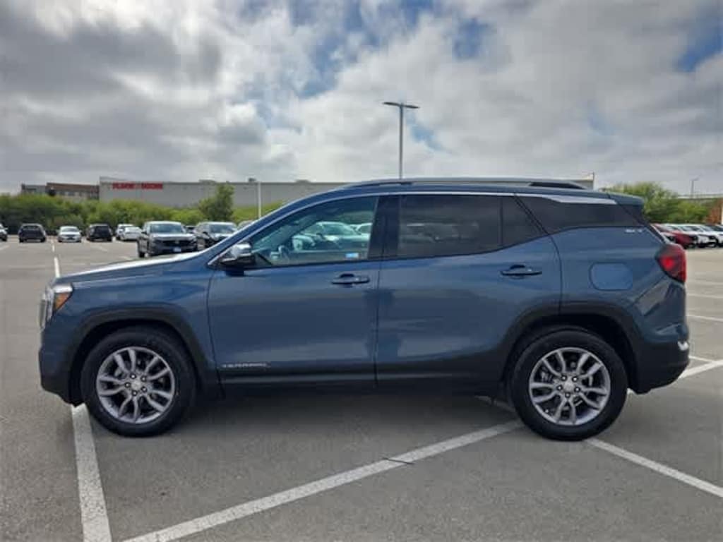 Used 2024 GMC Terrain SLT SUV