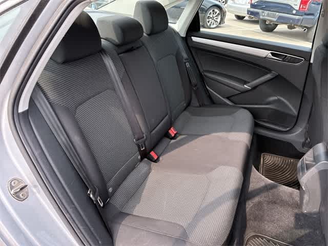 Thumbnail: 2017 Volkswagen Passat - 21