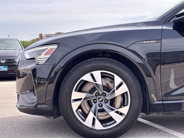 Thumbnail: 2022 Audi e-tron S - 14