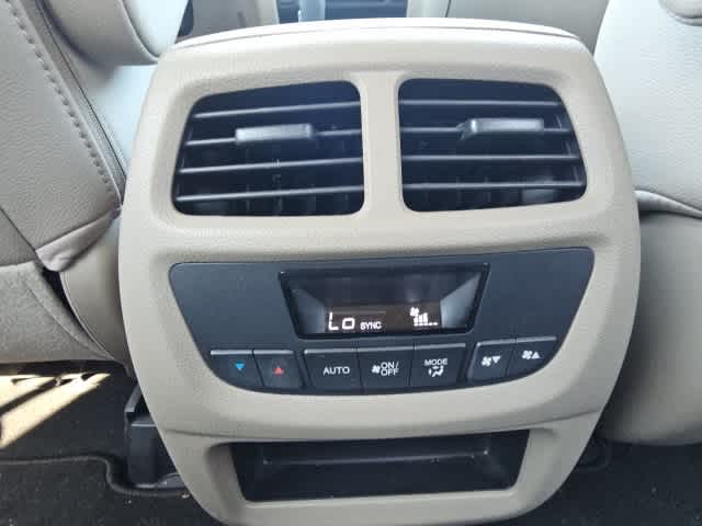 Thumbnail: 2018 Honda Pilot - 16