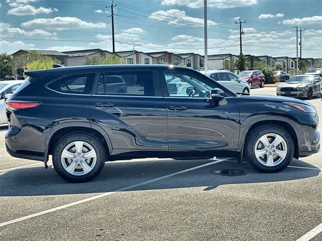 Thumbnail: 2023 Toyota Highlander - 7