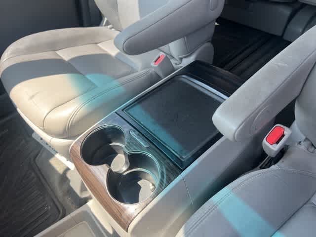 Thumbnail: 2015 Toyota Sienna - 14