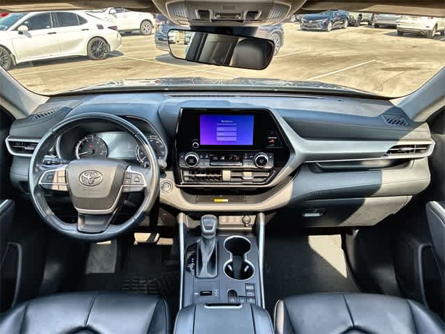 Thumbnail: 2023 Toyota Highlander - 16