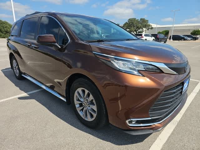 Thumbnail: 2022 Toyota Sienna - 7