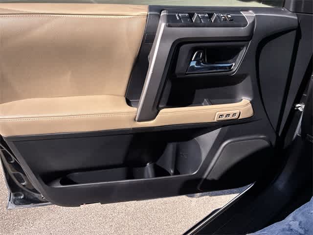 Thumbnail: 2015 Toyota 4Runner - 41