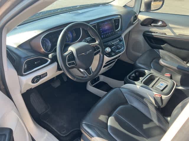 Thumbnail: 2017 Chrysler Pacifica - 9