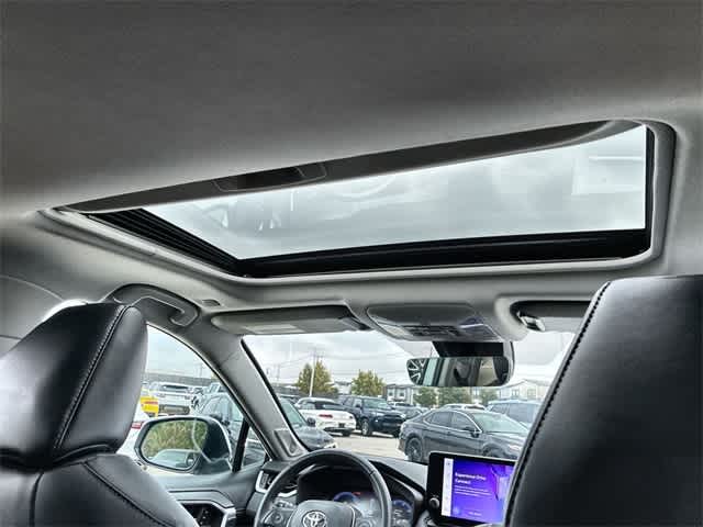 Thumbnail: 2023 Toyota RAV4 - 23