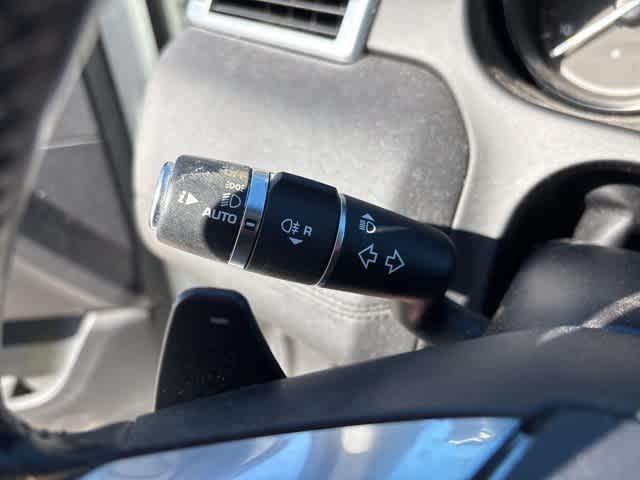 Thumbnail: 2017 Land Rover Discovery Sport - 15