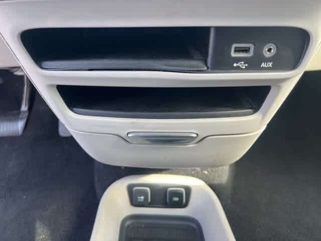 Thumbnail: 2018 Chrysler Pacifica - 18