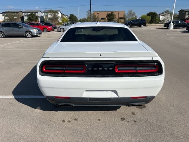 2016 Dodge Challenger SXT Plus photo 4