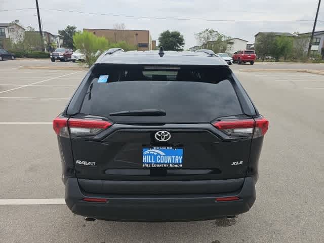 Thumbnail: 2022 Toyota RAV4 - 8