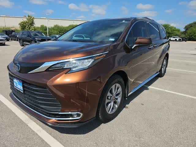 Thumbnail: 2022 Toyota Sienna - 1