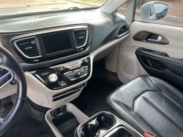 2018 Chrysler Pacifica Touring L 17