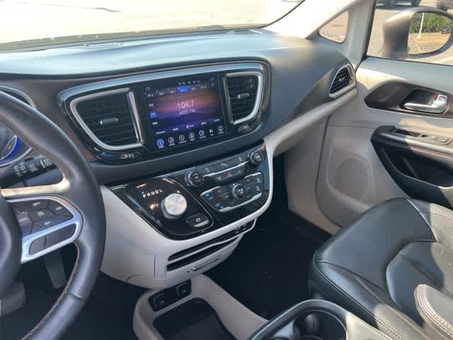 Thumbnail: 2017 Chrysler Pacifica - 20