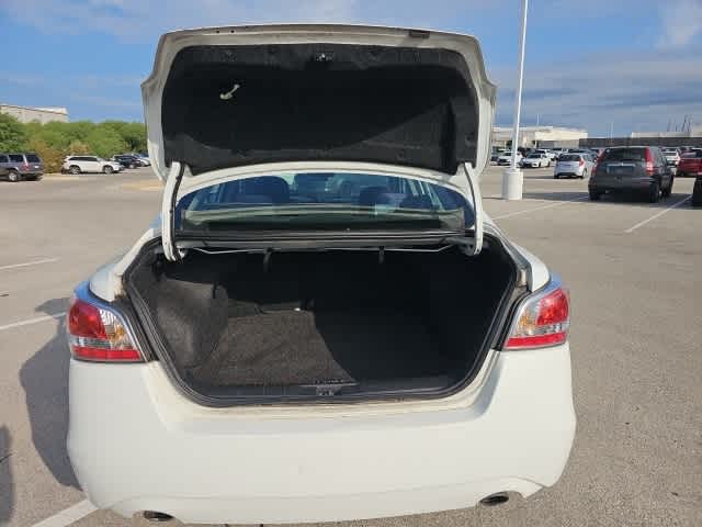 Thumbnail: 2015 Nissan Altima - 20
