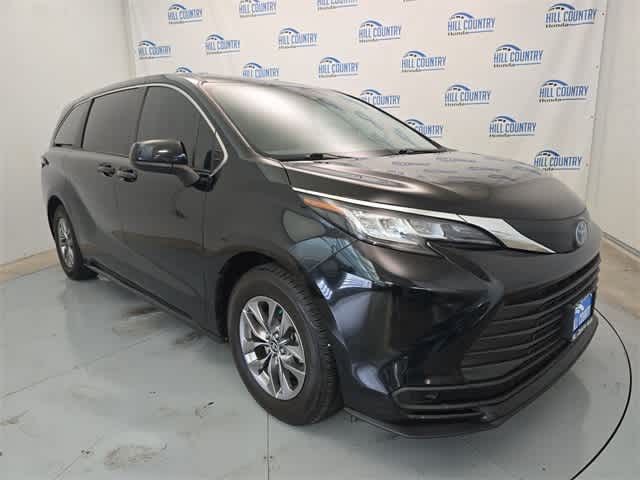 Thumbnail: 2023 Toyota Sienna - 8