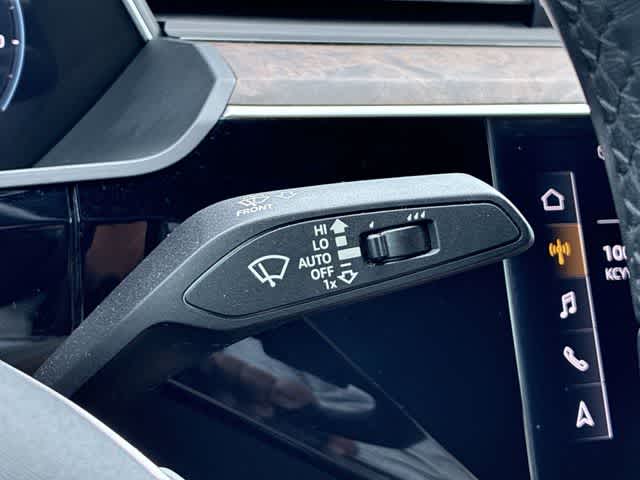 Thumbnail: 2022 Audi e-tron S - 28