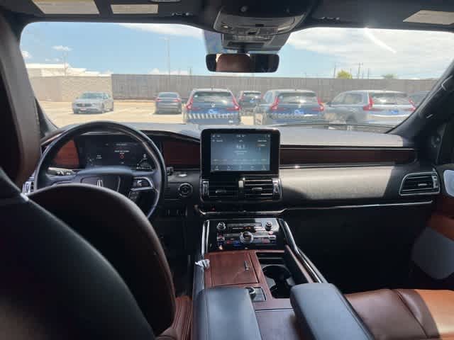 Thumbnail: 2021 Lincoln Navigator - 17