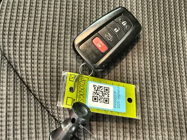 Thumbnail: 2023 Toyota Highlander - 36