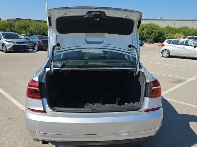 Thumbnail: 2017 Volkswagen Passat - 21