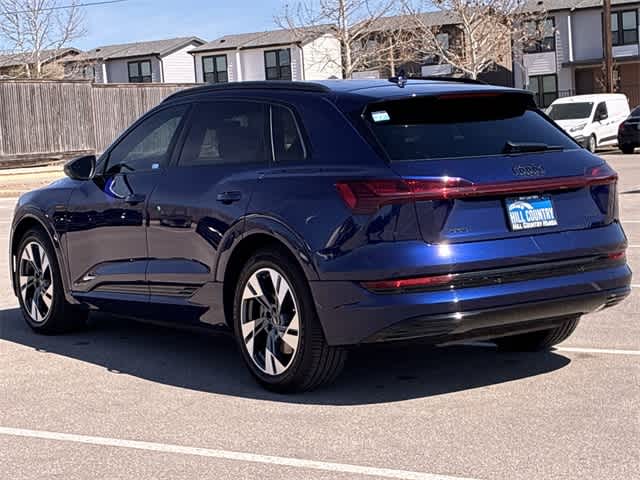 Thumbnail: 2022 Audi e-tron - 4