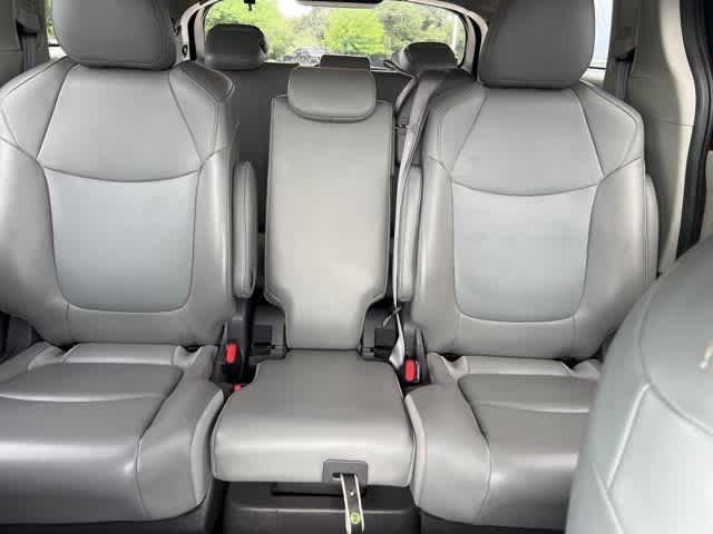 Thumbnail: 2021 Toyota Sienna - 21