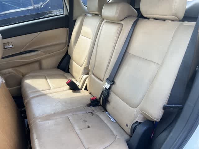Thumbnail: 2015 Mitsubishi Outlander - 21