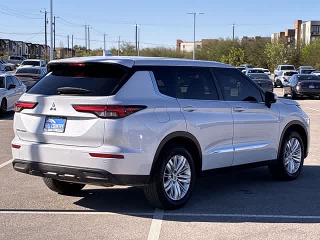 Thumbnail: 2022 Mitsubishi Outlander - 6