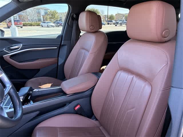 Thumbnail: 2022 Audi e-tron - 17