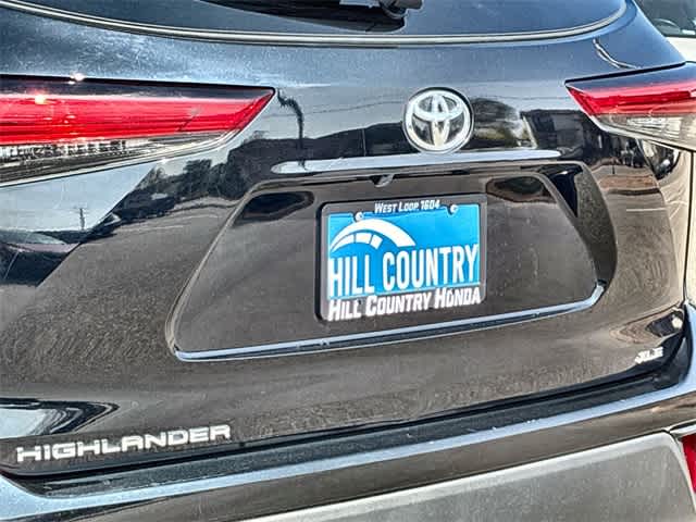 Thumbnail: 2023 Toyota Highlander - 13