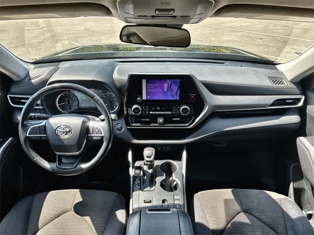 Thumbnail: 2023 Toyota Highlander - 16