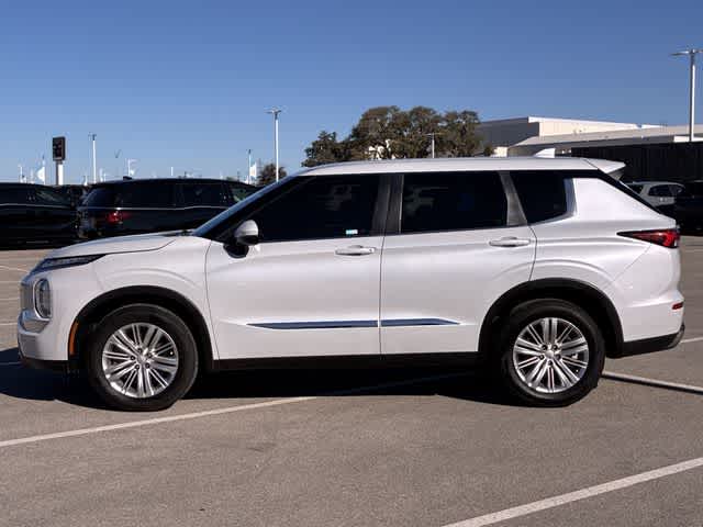 Thumbnail: 2022 Mitsubishi Outlander - 3