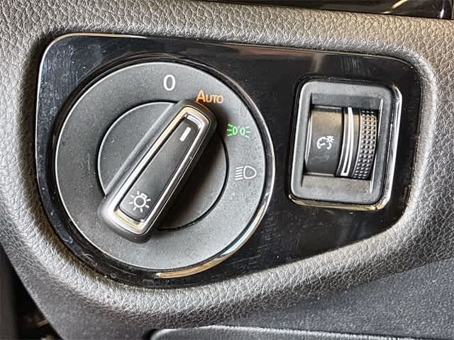 Thumbnail: 2019 Volkswagen Golf - 39