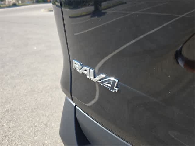 2021 Toyota RAV4 XLE 13