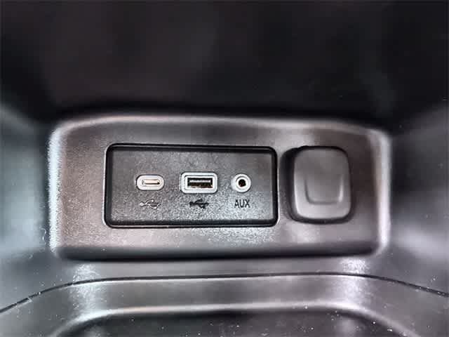 Thumbnail: 2021 Chevrolet Equinox - 32