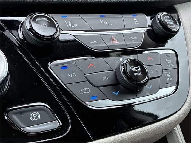 Thumbnail: 2023 Chrysler Pacifica - 41